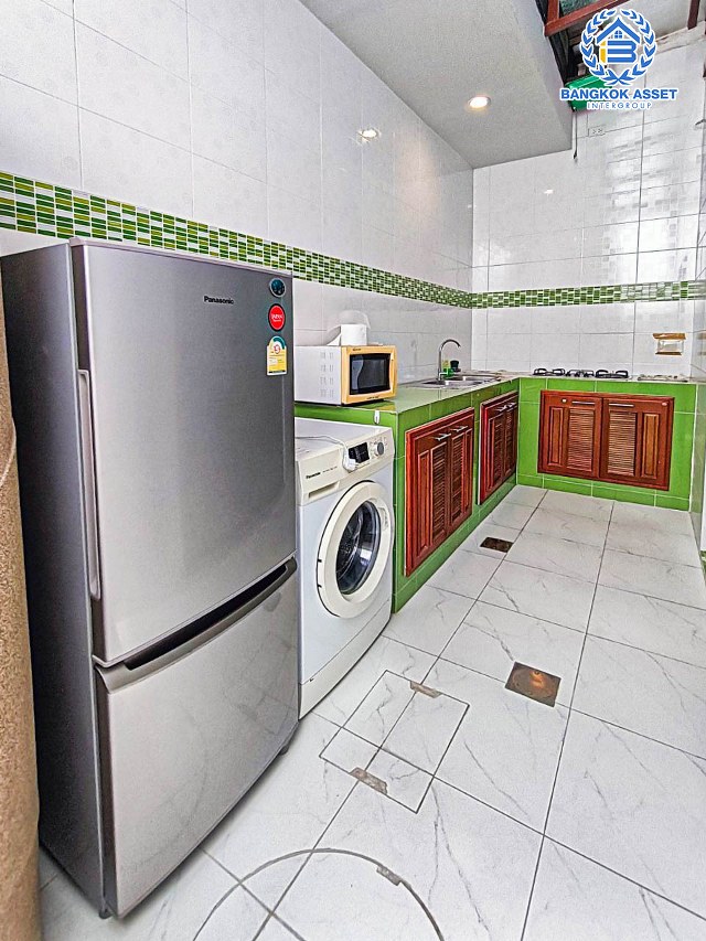 *****ทาวน์เฮ้าส์มือสองปทุมธานี โครงการ เวิร์ฟ ติวานนท์-รังสิต เนื้อที่ 17.7 ตร.ว. ฟังก์ชัน 2 ห้องนอน 2 ห้องน้ำ 2 ที่จอดรถ แถมฟรี! 1 เครื่องปรับอากาศ 1เครื่องทำน้ำอุ่น บนทำเลแห่งการเดินทาง ใกล้รถไฟฟ้าสายสีแดง "สถานีรังสิต" และจุดขึ้นทางด่วน "บางปะอิน-ปากเกร็ด"