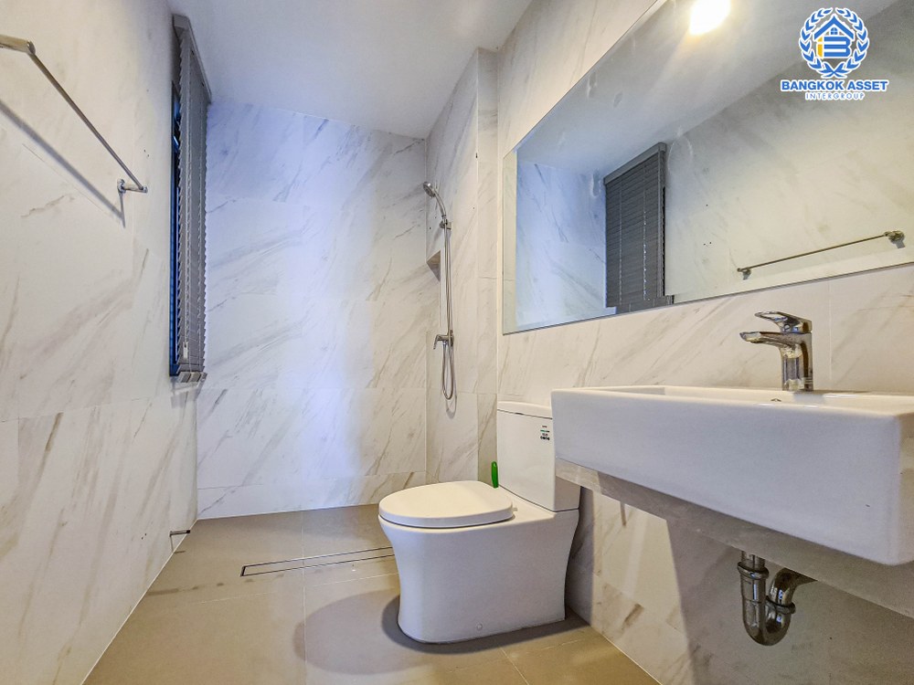 *****บ้านเดี่ยวมือสอง โครงการ บางกอกบูเลอวาร์ด ซิกเนเจอร์ ราชพฤกษ์ - รัตนาธิเบศร์ เนื้อที่ 106.50 ตร.ว. ฟังก์ชัน 4 ห้องนอน 4 ห้องน้ำ 4 ที่จอดรถ บ้านหลังใหญ่ ภายในตกแต่งเรียบหรู พร้อมเข้าอยู่ โครงการตั้งบนทำเลเดินทางสะดวก เชื่อมต่อถนนชัยพฤกษ์ ถนนรัตนาธิเบศร์ ใกล้รถไฟฟ้าสายสีม่วง "สถานีสถานีท่าอิฐ" และจุดขึ้นทางด่วน "ศรีรัช"