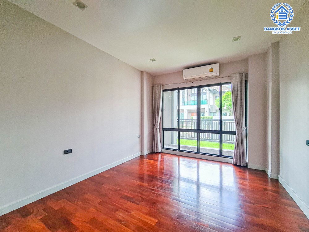 *****บ้านเดี่ยวมือสอง โครงการ บางกอกบูเลอวาร์ด ซิกเนเจอร์ ราชพฤกษ์ - รัตนาธิเบศร์ เนื้อที่ 106.50 ตร.ว. ฟังก์ชัน 4 ห้องนอน 4 ห้องน้ำ 4 ที่จอดรถ บ้านหลังใหญ่ ภายในตกแต่งเรียบหรู พร้อมเข้าอยู่ โครงการตั้งบนทำเลเดินทางสะดวก เชื่อมต่อถนนชัยพฤกษ์ ถนนรัตนาธิเบศร์ ใกล้รถไฟฟ้าสายสีม่วง "สถานีสถานีท่าอิฐ" และจุดขึ้นทางด่วน "ศรีรัช"