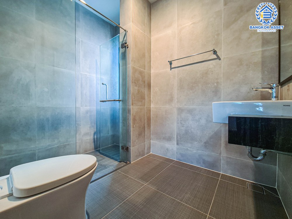 *****บ้านเดี่ยวมือสอง โครงการ บางกอกบูเลอวาร์ด ซิกเนเจอร์ ราชพฤกษ์ - รัตนาธิเบศร์ เนื้อที่ 106.50 ตร.ว. ฟังก์ชัน 4 ห้องนอน 4 ห้องน้ำ 4 ที่จอดรถ บ้านหลังใหญ่ ภายในตกแต่งเรียบหรู พร้อมเข้าอยู่ โครงการตั้งบนทำเลเดินทางสะดวก เชื่อมต่อถนนชัยพฤกษ์ ถนนรัตนาธิเบศร์ ใกล้รถไฟฟ้าสายสีม่วง "สถานีสถานีท่าอิฐ" และจุดขึ้นทางด่วน "ศรีรัช"