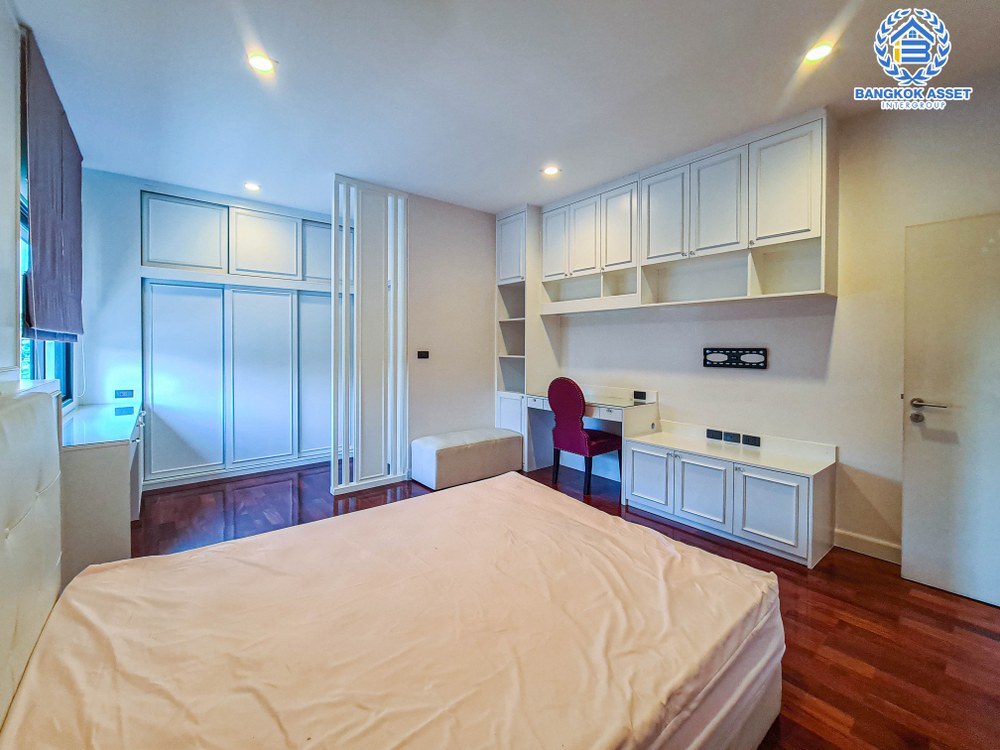 *****บ้านเดี่ยวมือสอง โครงการ บางกอกบูเลอวาร์ด ซิกเนเจอร์ ราชพฤกษ์ - รัตนาธิเบศร์ เนื้อที่ 106.50 ตร.ว. ฟังก์ชัน 4 ห้องนอน 4 ห้องน้ำ 4 ที่จอดรถ บ้านหลังใหญ่ ภายในตกแต่งเรียบหรู พร้อมเข้าอยู่ โครงการตั้งบนทำเลเดินทางสะดวก เชื่อมต่อถนนชัยพฤกษ์ ถนนรัตนาธิเบศร์ ใกล้รถไฟฟ้าสายสีม่วง "สถานีสถานีท่าอิฐ" และจุดขึ้นทางด่วน "ศรีรัช"