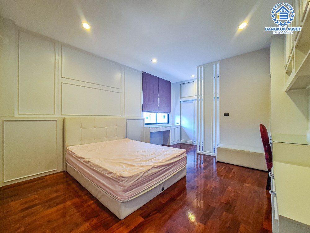 *****บ้านเดี่ยวมือสอง โครงการ บางกอกบูเลอวาร์ด ซิกเนเจอร์ ราชพฤกษ์ - รัตนาธิเบศร์ เนื้อที่ 106.50 ตร.ว. ฟังก์ชัน 4 ห้องนอน 4 ห้องน้ำ 4 ที่จอดรถ บ้านหลังใหญ่ ภายในตกแต่งเรียบหรู พร้อมเข้าอยู่ โครงการตั้งบนทำเลเดินทางสะดวก เชื่อมต่อถนนชัยพฤกษ์ ถนนรัตนาธิเบศร์ ใกล้รถไฟฟ้าสายสีม่วง "สถานีสถานีท่าอิฐ" และจุดขึ้นทางด่วน "ศรีรัช"