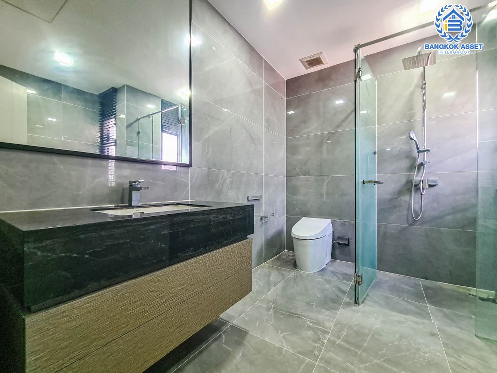 *****บ้านเดี่ยวมือสอง โครงการ บางกอกบูเลอวาร์ด ซิกเนเจอร์ ราชพฤกษ์ - รัตนาธิเบศร์ เนื้อที่ 106.50 ตร.ว. ฟังก์ชัน 4 ห้องนอน 4 ห้องน้ำ 4 ที่จอดรถ บ้านหลังใหญ่ ภายในตกแต่งเรียบหรู พร้อมเข้าอยู่ โครงการตั้งบนทำเลเดินทางสะดวก เชื่อมต่อถนนชัยพฤกษ์ ถนนรัตนาธิเบศร์ ใกล้รถไฟฟ้าสายสีม่วง "สถานีสถานีท่าอิฐ" และจุดขึ้นทางด่วน "ศรีรัช"