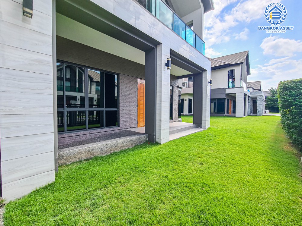 *****บ้านเดี่ยวมือสอง โครงการ บางกอกบูเลอวาร์ด ซิกเนเจอร์ ราชพฤกษ์ - รัตนาธิเบศร์ เนื้อที่ 106.50 ตร.ว. ฟังก์ชัน 4 ห้องนอน 4 ห้องน้ำ 4 ที่จอดรถ บ้านหลังใหญ่ ภายในตกแต่งเรียบหรู พร้อมเข้าอยู่ โครงการตั้งบนทำเลเดินทางสะดวก เชื่อมต่อถนนชัยพฤกษ์ ถนนรัตนาธิเบศร์ ใกล้รถไฟฟ้าสายสีม่วง "สถานีสถานีท่าอิฐ" และจุดขึ้นทางด่วน "ศรีรัช"