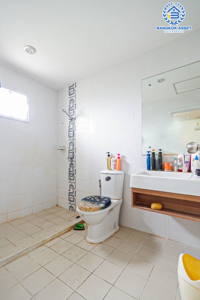 *****บ้านเดี่ยวมือสอง โครงการ พฤกษาวิลเลจ30 เดอะซีซั่น สะพานนนทบุรี-บางบัวทอง ทำเลย่านปทุมธานี เนื้อที่ 55.30 ตร.ว. ฟังก์ชัน 3 ห้องนอน 2 ห้องน้ำ 1 ที่จอดรถ ภายในสภาพดี พร้อมเข้าอยู่ เดินทางสะดวกสบายเข้า-ออกได้หลายเส้นทาง ใกล้เมืองทองธานี และจุดขึ้นทางด่วน "แจ้งวัฒนะ"