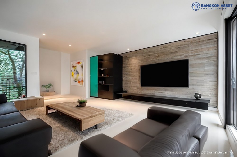 คฤหาสน์สุดหรู ดีไซน์สุด Luxury ติดถนนบรมราชชนนี โครงการ เดอะแกรนด์ ปิ่นเกล้า หลังมุม บนเนื้อที่ถึง 111.6 ตร.ว. ฟังก์ชัน 4 ห้องนอน 5 ห้องน้ำ 1 ห้องแม่บ้าน จอดรถได้ 2 คัน พร้อมบรรยากาศ Private บนทำเลเชื่อมต่อหลายเส้นทาง อาทิถนนบรมราชชนนี, ถนนพุทธมณฑลสาย3 ใกล้เซ็นทรัล ปิ่นเกล้า, ม.มหิดล และทางคู่ขนานลอยฟ้าบรมราชชนนี...