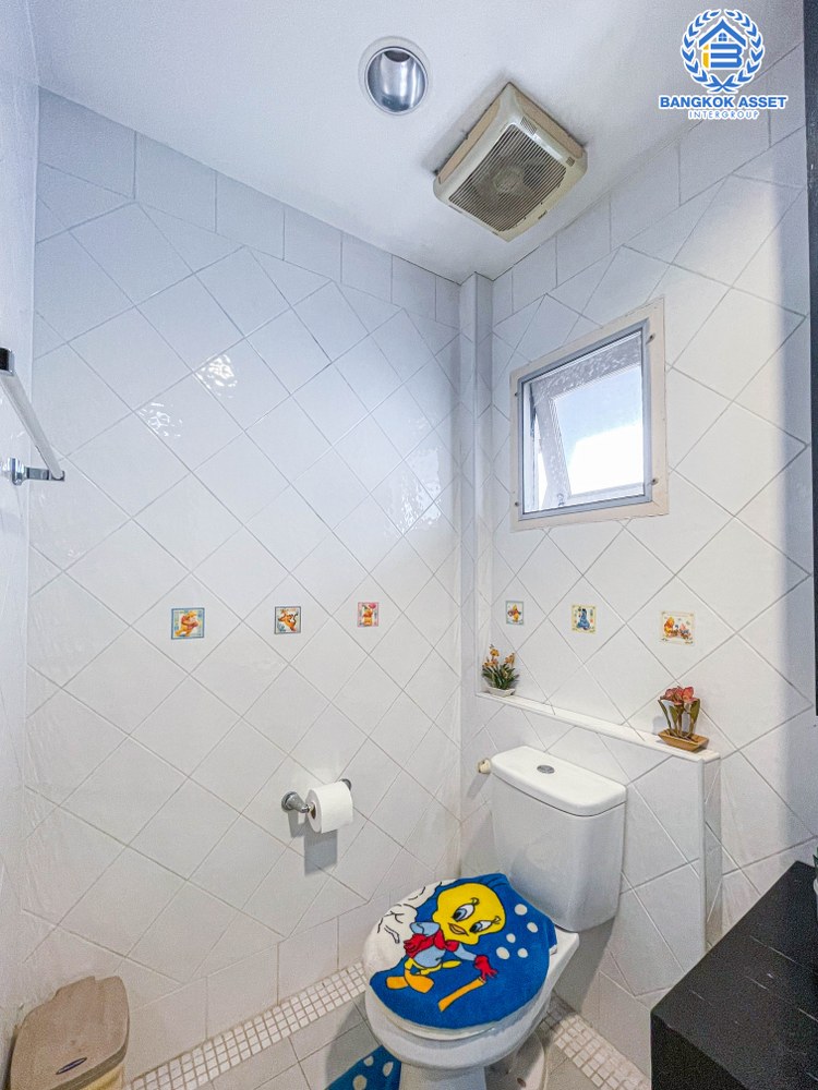 *****บ้านเดี่ยวมือสอง โครงการ โนเบิลอนาวานา บรมราชชนนี เนื้อที่กว้าง 129.10 ตร.ว. ฟังก์ชัน 4 ห้องนอน 4 ห้องน้ำ 2 ที่จอดรถ บ้านหลังใหญ่ ออกแบบสไตล์รีสอร์ท บนทำเลแห่งการเดินทาง เข้า-ออกในเมืองได้ง่าย เชื่อมต่อถนนกาญจนาภิเษก ถนนศาลาธรรมสพ ถนนพุทธมณฑลสาย 2 ใกล้เซ็นทรัลศาลายา