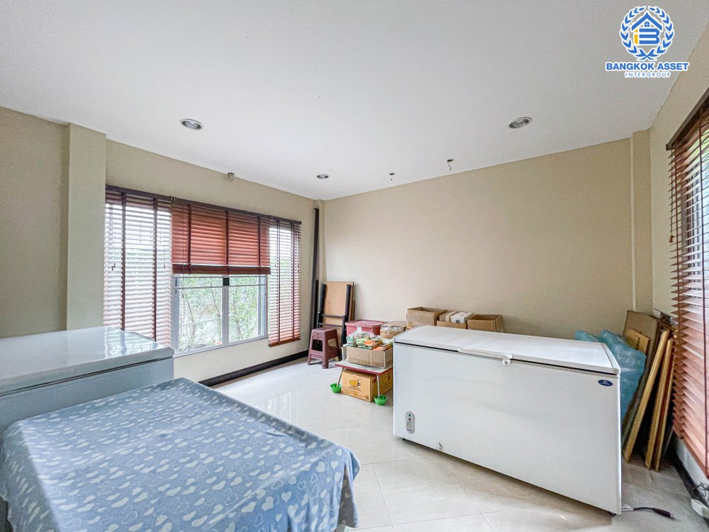 *****บ้านเดี่ยวมือสอง โครงการ โนเบิลอนาวานา บรมราชชนนี เนื้อที่กว้าง 129.10 ตร.ว. ฟังก์ชัน 4 ห้องนอน 4 ห้องน้ำ 2 ที่จอดรถ บ้านหลังใหญ่ ออกแบบสไตล์รีสอร์ท บนทำเลแห่งการเดินทาง เข้า-ออกในเมืองได้ง่าย เชื่อมต่อถนนกาญจนาภิเษก ถนนศาลาธรรมสพ ถนนพุทธมณฑลสาย 2 ใกล้เซ็นทรัลศาลายา