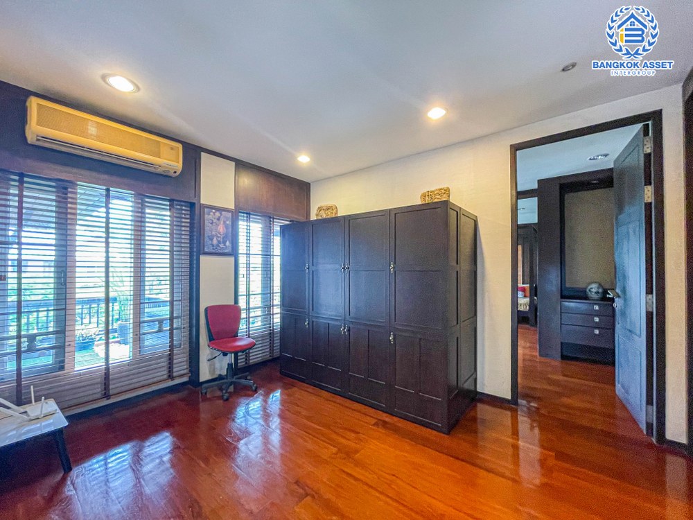 *****บ้านเดี่ยวมือสอง โครงการ โนเบิลอนาวานา บรมราชชนนี เนื้อที่กว้าง 129.10 ตร.ว. ฟังก์ชัน 4 ห้องนอน 4 ห้องน้ำ 2 ที่จอดรถ บ้านหลังใหญ่ ออกแบบสไตล์รีสอร์ท บนทำเลแห่งการเดินทาง เข้า-ออกในเมืองได้ง่าย เชื่อมต่อถนนกาญจนาภิเษก ถนนศาลาธรรมสพ ถนนพุทธมณฑลสาย 2 ใกล้เซ็นทรัลศาลายา