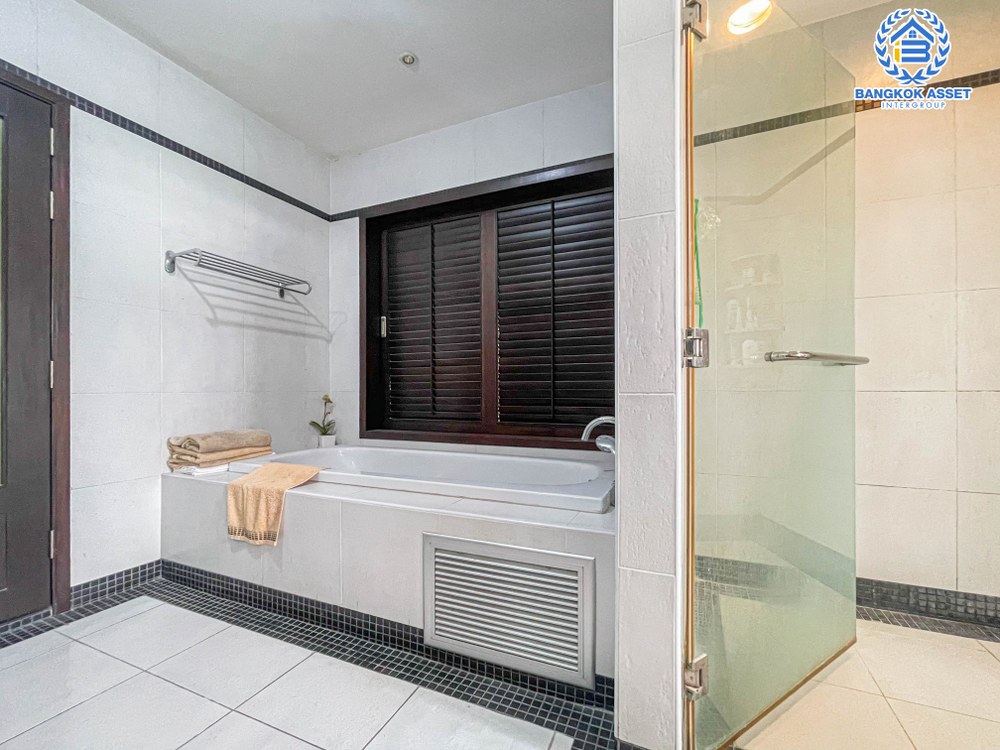 *****บ้านเดี่ยวมือสอง โครงการ โนเบิลอนาวานา บรมราชชนนี เนื้อที่กว้าง 129.10 ตร.ว. ฟังก์ชัน 4 ห้องนอน 4 ห้องน้ำ 2 ที่จอดรถ บ้านหลังใหญ่ ออกแบบสไตล์รีสอร์ท บนทำเลแห่งการเดินทาง เข้า-ออกในเมืองได้ง่าย เชื่อมต่อถนนกาญจนาภิเษก ถนนศาลาธรรมสพ ถนนพุทธมณฑลสาย 2 ใกล้เซ็นทรัลศาลายา