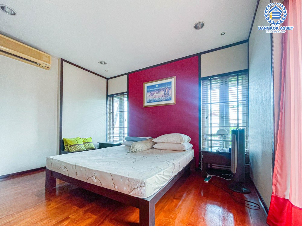 *****บ้านเดี่ยวมือสอง โครงการ โนเบิลอนาวานา บรมราชชนนี เนื้อที่กว้าง 129.10 ตร.ว. ฟังก์ชัน 4 ห้องนอน 4 ห้องน้ำ 2 ที่จอดรถ บ้านหลังใหญ่ ออกแบบสไตล์รีสอร์ท บนทำเลแห่งการเดินทาง เข้า-ออกในเมืองได้ง่าย เชื่อมต่อถนนกาญจนาภิเษก ถนนศาลาธรรมสพ ถนนพุทธมณฑลสาย 2 ใกล้เซ็นทรัลศาลายา