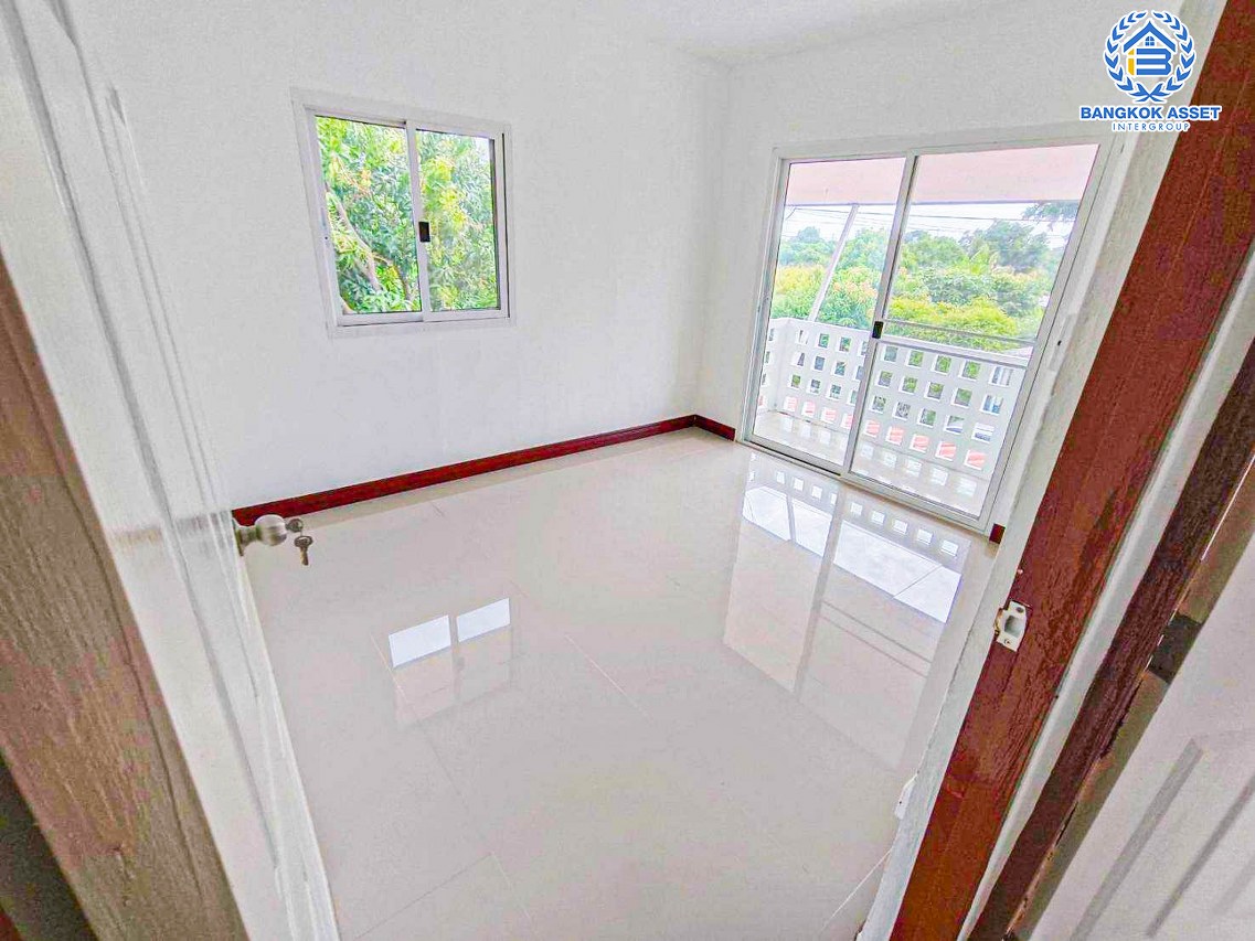 *****ทาวน์เฮ้าส์มือสองนนทบุรี โครงการ พฤกษา3 วัดลาดปลาดุก หลังมุม! เนื้อที่กว้างมากถึง 41.7 ตร.ว. ฟังก์ชัน 3 ห้องนอน 2 ห้องน้ำ 1 ที่จอดรถ พื้นที่ด้านข้างปลูกต้นไม้ เเละวิวทุ่งนา อากาศสดชื่น แถมฟรี! 1 เครื่องทำน้ำอุ่น บนทำเลแห่งการเดินทาง ใกล้รถไฟฟ้าสายสีม่วง "สถานีคลองบางไผ่" จองเลย