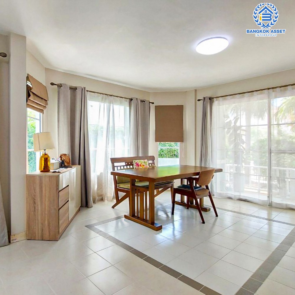 บ้านเดี่ยวมือสอง โครงการ ชลลดา วัดลาดปลาดุก เนื้อที่ 51 ตร.ว. ฟังก์ชัน 3 ห้องนอน 2 ห้องน้ำ 2 ที่จอดรถ บ้านสวยภายในสภาพดีเยี่มย พร้อมอยู่ บนทำเลเดินทางสะดวก เชื่อมต่อถนนกาญจนาภิเษก ถนนคลองถนน ใกล้ห้างสรรพสินค้าเซ็นทรัลเวสท์เกต และรถไฟฟ้าสายสีม่วง "สถานีคลองบางไผ่"