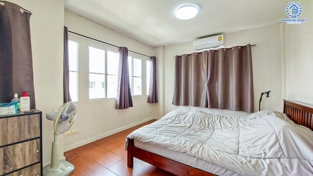 บ้านเดี่ยวมือสอง โครงการ ชลลดา วัดลาดปลาดุก เนื้อที่ 51 ตร.ว. ฟังก์ชัน 3 ห้องนอน 2 ห้องน้ำ 2 ที่จอดรถ บ้านสวยภายในสภาพดีเยี่มย พร้อมอยู่ บนทำเลเดินทางสะดวก เชื่อมต่อถนนกาญจนาภิเษก ถนนคลองถนน ใกล้ห้างสรรพสินค้าเซ็นทรัลเวสท์เกต และรถไฟฟ้าสายสีม่วง "สถานีคลองบางไผ่"