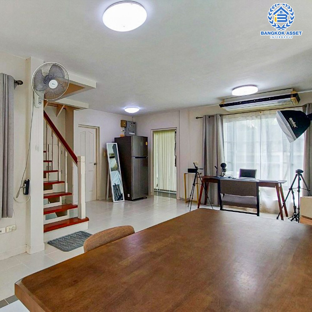 บ้านเดี่ยวมือสอง โครงการ ชลลดา วัดลาดปลาดุก เนื้อที่ 51 ตร.ว. ฟังก์ชัน 3 ห้องนอน 2 ห้องน้ำ 2 ที่จอดรถ บ้านสวยภายในสภาพดีเยี่มย พร้อมอยู่ บนทำเลเดินทางสะดวก เชื่อมต่อถนนกาญจนาภิเษก ถนนคลองถนน ใกล้ห้างสรรพสินค้าเซ็นทรัลเวสท์เกต และรถไฟฟ้าสายสีม่วง "สถานีคลองบางไผ่"