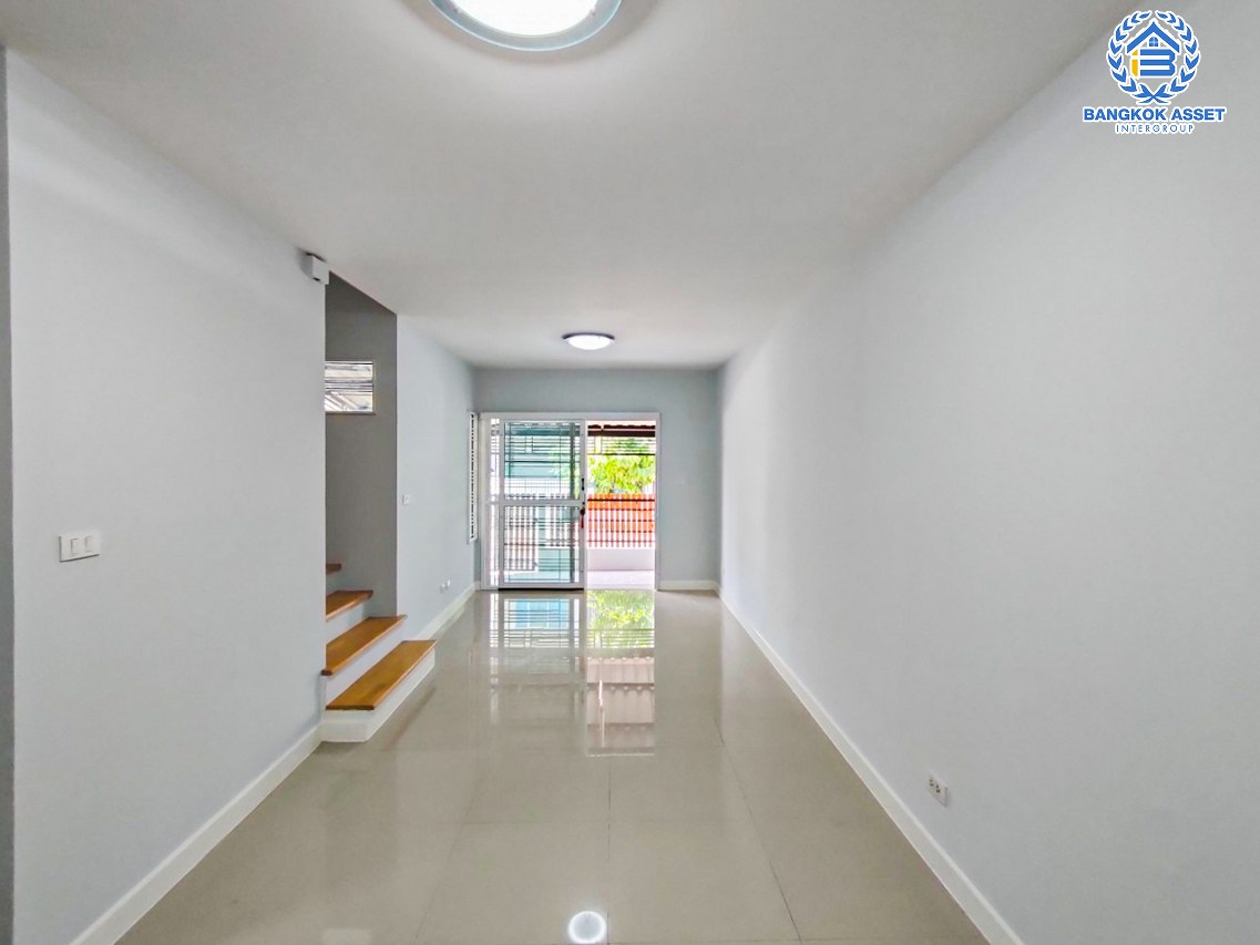 ทาวน์เฮ้าส์มือสองนนทบุรี โครงการ พลีโน่ ปิ่นเกล้า-วงแหวนฯ เนื้อที่ 18 ตร.ว. ฟังก์ชัน 3 ห้องนอน 2 ห้องน้ำ 1 ที่จอดรถ บ้านสวย ปรับปรุงใหม่ พร้อมอยู่ บนทำเลแห่งการเดินทาง เชื่อมต่อถนนกาญจนาภิเษก ใกล้ทางด่วน "ศรีรัช" และรถไฟฟ้าสายสีม่วง "สถานีตลาดบางใหญ่"...