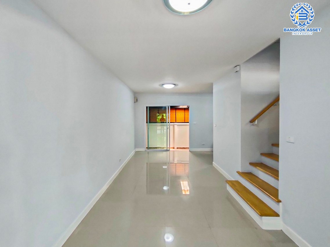 ทาวน์เฮ้าส์มือสองนนทบุรี โครงการ พลีโน่ ปิ่นเกล้า-วงแหวนฯ เนื้อที่ 18 ตร.ว. ฟังก์ชัน 3 ห้องนอน 2 ห้องน้ำ 1 ที่จอดรถ บ้านสวย ปรับปรุงใหม่ พร้อมอยู่ บนทำเลแห่งการเดินทาง เชื่อมต่อถนนกาญจนาภิเษก ใกล้ทางด่วน "ศรีรัช" และรถไฟฟ้าสายสีม่วง "สถานีตลาดบางใหญ่"...