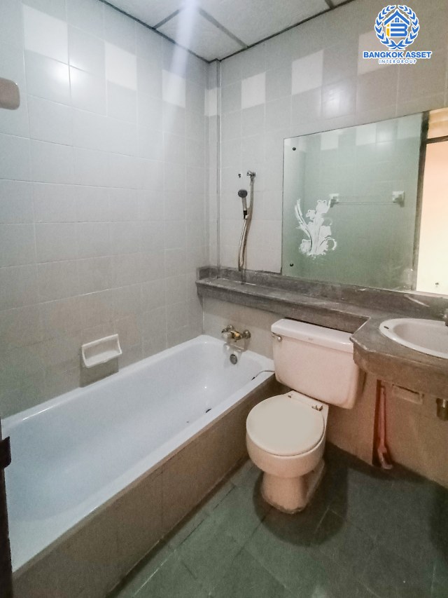 *****ทาวน์เฮ้าส์มือสองนนทบุรี หมู่บ้าน วงศ์ชัยนคร รัตนาธิเบศร์ เนื้อที่ 18 ตร.ว. ฟังก์ชัน 2 ห้องนอน 2 ห้องน้ำ 2 ที่จอดรถ บ้านสภาพใหม่ พร้อมอยู่ บนทำเลดี ติดถนนรัตนาธิเบศร์ เพียง 700 เมตรก็ถึงรถไฟฟ้าสายสีม่วง "สถานีบางรักใหญ่" ใกล้ทางด่วน "งามวงศ์วาน" จองเลย!