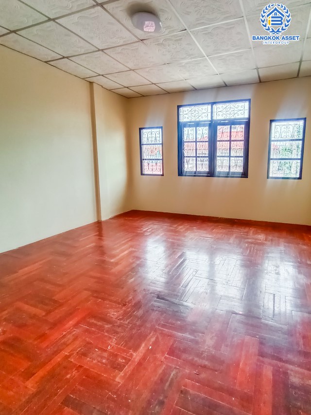 *****ทาวน์เฮ้าส์มือสองนนทบุรี หมู่บ้าน วงศ์ชัยนคร รัตนาธิเบศร์ เนื้อที่ 18 ตร.ว. ฟังก์ชัน 2 ห้องนอน 2 ห้องน้ำ 2 ที่จอดรถ บ้านสภาพใหม่ พร้อมอยู่ บนทำเลดี ติดถนนรัตนาธิเบศร์ เพียง 700 เมตรก็ถึงรถไฟฟ้าสายสีม่วง "สถานีบางรักใหญ่" ใกล้ทางด่วน "งามวงศ์วาน" จองเลย!