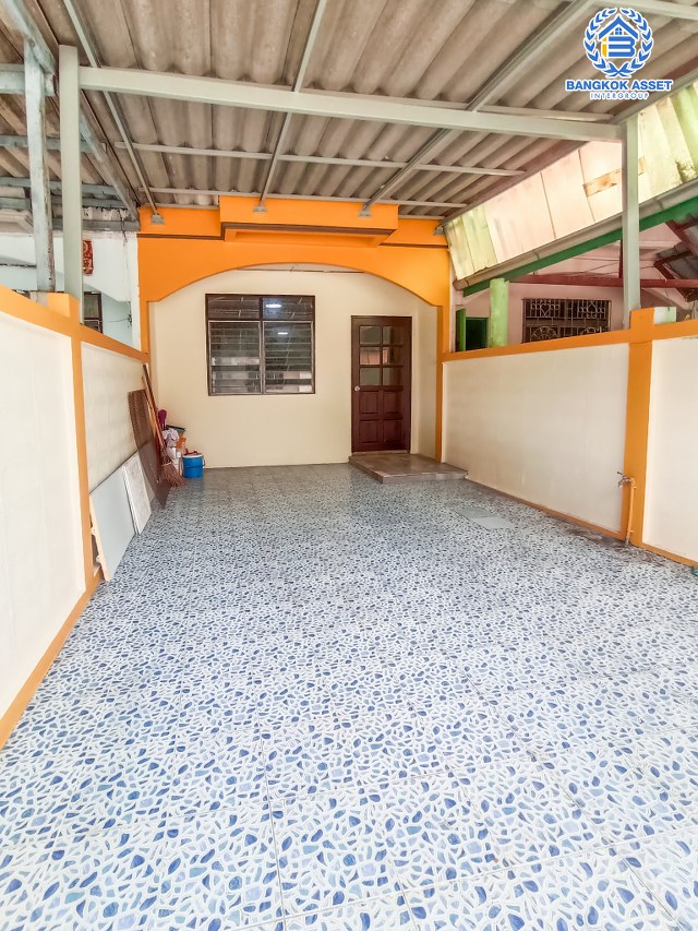 *****ทาวน์เฮ้าส์มือสองนนทบุรี หมู่บ้าน วงศ์ชัยนคร รัตนาธิเบศร์ เนื้อที่ 18 ตร.ว. ฟังก์ชัน 2 ห้องนอน 2 ห้องน้ำ 2 ที่จอดรถ บ้านสภาพใหม่ พร้อมอยู่ บนทำเลดี ติดถนนรัตนาธิเบศร์ เพียง 700 เมตรก็ถึงรถไฟฟ้าสายสีม่วง "สถานีบางรักใหญ่" ใกล้ทางด่วน "งามวงศ์วาน" จองเลย!