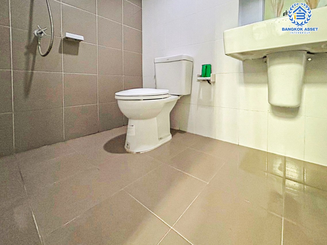 *****ทาวน์เฮ้าส์มือสองนนทบุรี โครงการ พฤกษา98 กาญจนาภิเษก เนื้อที่ 18.4 ตร.ว. ฟังก์ชัน 3 ห้องนอน 2 ห้องน้ำ 1 ที่จอดรถ บ้านสภาพดี บนทำเลแห่งการเดินทาง เชื่อมต่อถนนกาญจนาภิเษก ใกล้รถไฟฟ้าสายสีม่วง "สถานีตลาดบางใหญ่" และทางด่วน "ฉิมพลี" จองเลย!