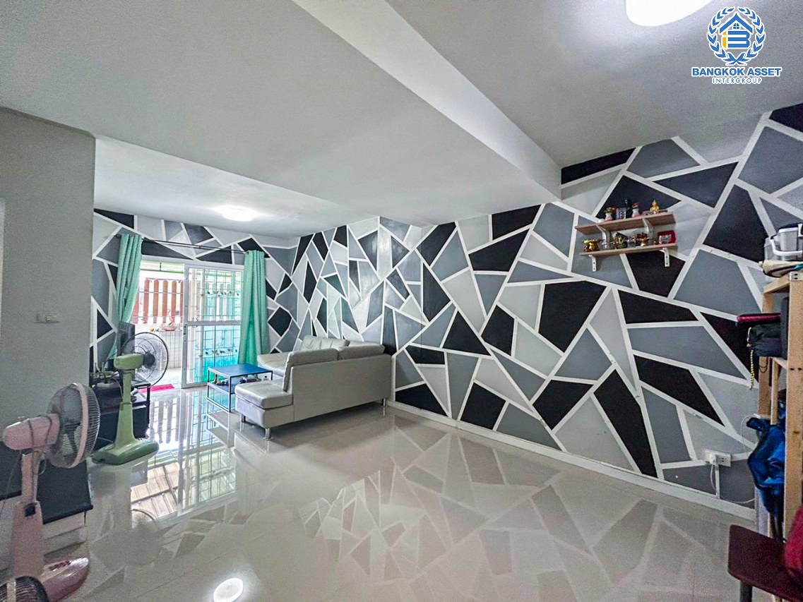 *****ทาวน์เฮ้าส์มือสองนนทบุรี โครงการ พฤกษา98 กาญจนาภิเษก เนื้อที่ 18.4 ตร.ว. ฟังก์ชัน 3 ห้องนอน 2 ห้องน้ำ 1 ที่จอดรถ บ้านสภาพดี บนทำเลแห่งการเดินทาง เชื่อมต่อถนนกาญจนาภิเษก ใกล้รถไฟฟ้าสายสีม่วง "สถานีตลาดบางใหญ่" และทางด่วน "ฉิมพลี" จองเลย!