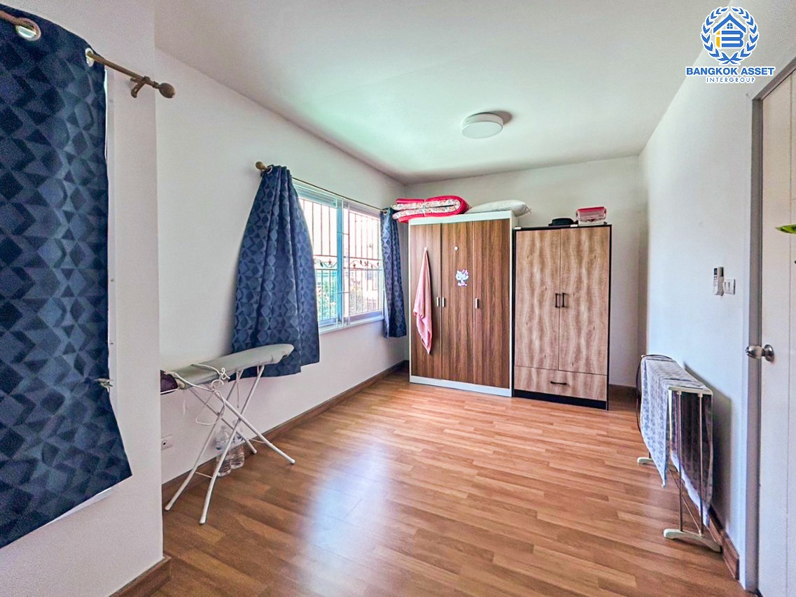 *****ทาวน์เฮ้าส์มือสองนนทบุรี โครงการ พฤกษา98 กาญจนาภิเษก เนื้อที่ 18.4 ตร.ว. ฟังก์ชัน 3 ห้องนอน 2 ห้องน้ำ 1 ที่จอดรถ บ้านสภาพดี บนทำเลแห่งการเดินทาง เชื่อมต่อถนนกาญจนาภิเษก ใกล้รถไฟฟ้าสายสีม่วง "สถานีตลาดบางใหญ่" และทางด่วน "ฉิมพลี" จองเลย!