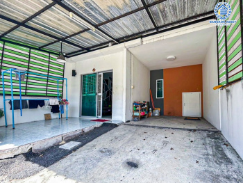 *****ทาวน์เฮ้าส์มือสองนนทบุรี โครงการ พฤกษา98 กาญจนาภิเษก เนื้อที่ 18.4 ตร.ว. ฟังก์ชัน 3 ห้องนอน 2 ห้องน้ำ 1 ที่จอดรถ บ้านสภาพดี บนทำเลแห่งการเดินทาง เชื่อมต่อถนนกาญจนาภิเษก ใกล้รถไฟฟ้าสายสีม่วง "สถานีตลาดบางใหญ่" และทางด่วน "ฉิมพลี" จองเลย!