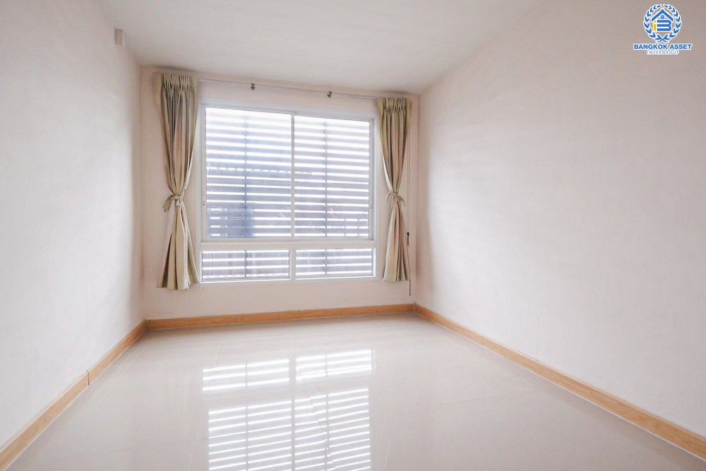 *****บ้านแฝดมือสอง โครงการ ทิพธนา เพชรเกษม53 เนื้อที่ 48.10 ตร.ว. ฟังก์ชัน 3 ห้องนอน 3 ห้องน้ำ 2 ที่จอดรถ รอบบ้านกว้างขวาง บ้านสภาพดีมากพร้อมเข้าอยู่ บนทำเลเดินทางสะดวก เชื่อมต่อถนนเพชรเกษม ถนนกาญจนาภิเษก ใกล้โครงการรถไฟฟ้าสายสีน้ำเงิน "สถานีบางแค" และจุดขึ้นทางด่วน "พระราม2"