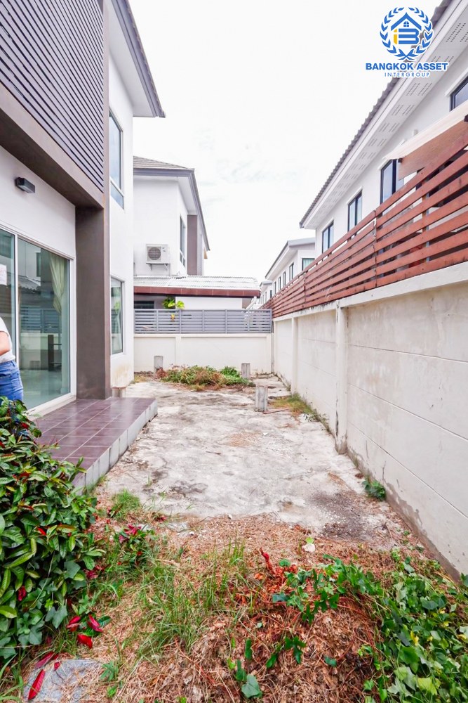 *****บ้านแฝดมือสอง โครงการ ทิพธนา เพชรเกษม53 เนื้อที่ 48.10 ตร.ว. ฟังก์ชัน 3 ห้องนอน 3 ห้องน้ำ 2 ที่จอดรถ รอบบ้านกว้างขวาง บ้านสภาพดีมากพร้อมเข้าอยู่ บนทำเลเดินทางสะดวก เชื่อมต่อถนนเพชรเกษม ถนนกาญจนาภิเษก ใกล้โครงการรถไฟฟ้าสายสีน้ำเงิน "สถานีบางแค" และจุดขึ้นทางด่วน "พระราม2"