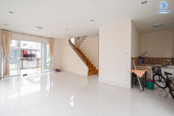 *****บ้านแฝดมือสอง โครงการ ทิพธนา เพชรเกษม53 เนื้อที่ 48.10 ตร.ว. ฟังก์ชัน 3 ห้องนอน 3 ห้องน้ำ 2 ที่จอดรถ รอบบ้านกว้างขวาง บ้านสภาพดีมากพร้อมเข้าอยู่ บนทำเลเดินทางสะดวก เชื่อมต่อถนนเพชรเกษม ถนนกาญจนาภิเษก ใกล้โครงการรถไฟฟ้าสายสีน้ำเงิน "สถานีบางแค" และจุดขึ้นทางด่วน "พระราม2"