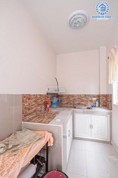 *****บ้านแฝดมือสอง โครงการ ทิพธนา เพชรเกษม53 เนื้อที่ 48.10 ตร.ว. ฟังก์ชัน 3 ห้องนอน 3 ห้องน้ำ 2 ที่จอดรถ รอบบ้านกว้างขวาง บ้านสภาพดีมากพร้อมเข้าอยู่ บนทำเลเดินทางสะดวก เชื่อมต่อถนนเพชรเกษม ถนนกาญจนาภิเษก ใกล้โครงการรถไฟฟ้าสายสีน้ำเงิน "สถานีบางแค" และจุดขึ้นทางด่วน "พระราม2"