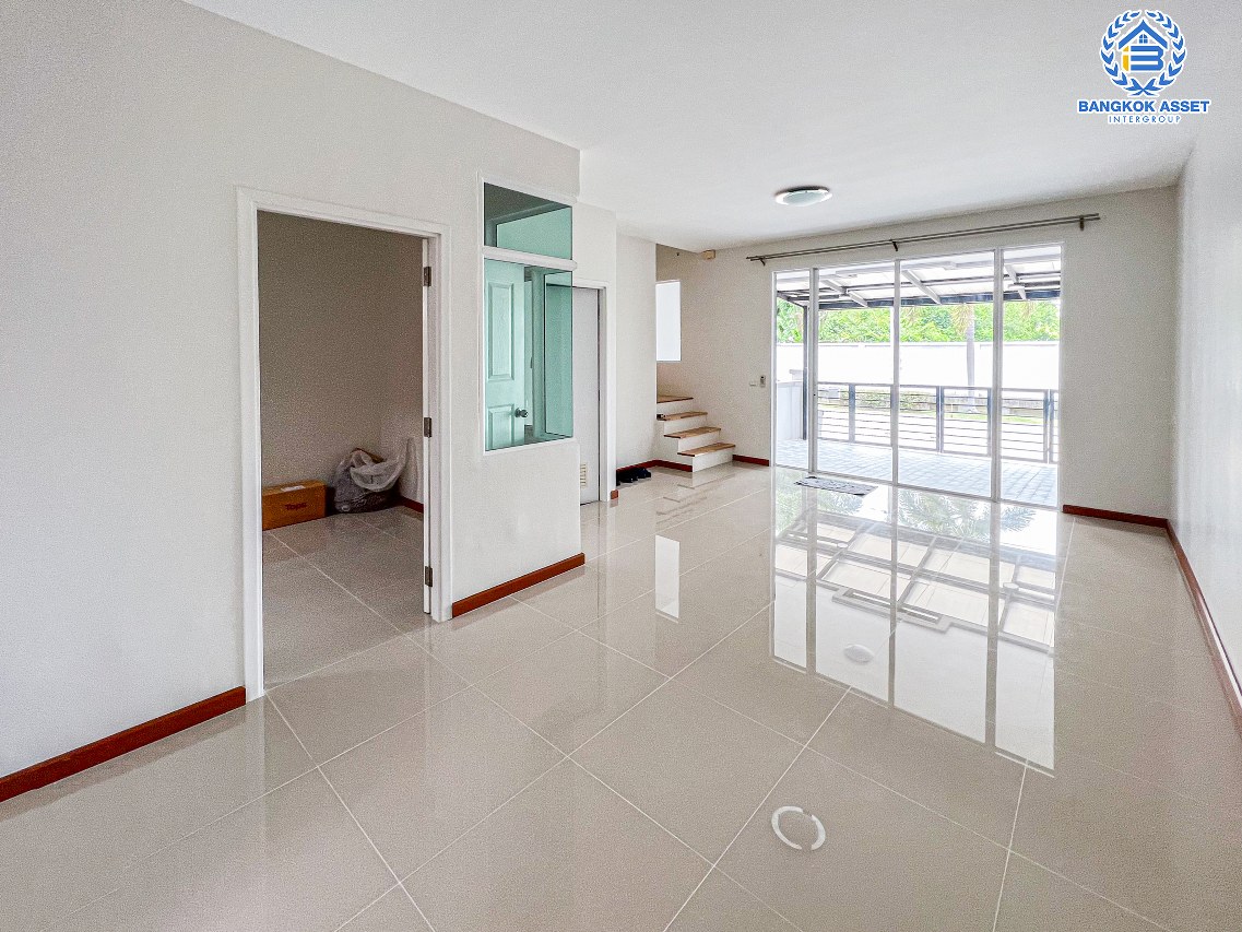 *****ทาวน์เฮ้าส์มือสองนนทบุรี โครงการ คาซ่าซิตี้ ราชพฤกษ์-พระราม5 เนื้อที่กว้าง 21.2 ตร.ว. ฟังก์ชัน 4 ห้องนอน 3 ห้องน้ำ 2 ที่จอดรถ หน้าบ้านไม่ชนใคร บนทำเลเดินทางสะดวก เชื่อมต่อถนนรัตนาธิเบศร์, ถนนกาญจนาภิเษก ใกล้รถไฟฟ้าสายสีม่วง "สถานีบางพลู" เพียง 10 นาทีเท่านั้น!