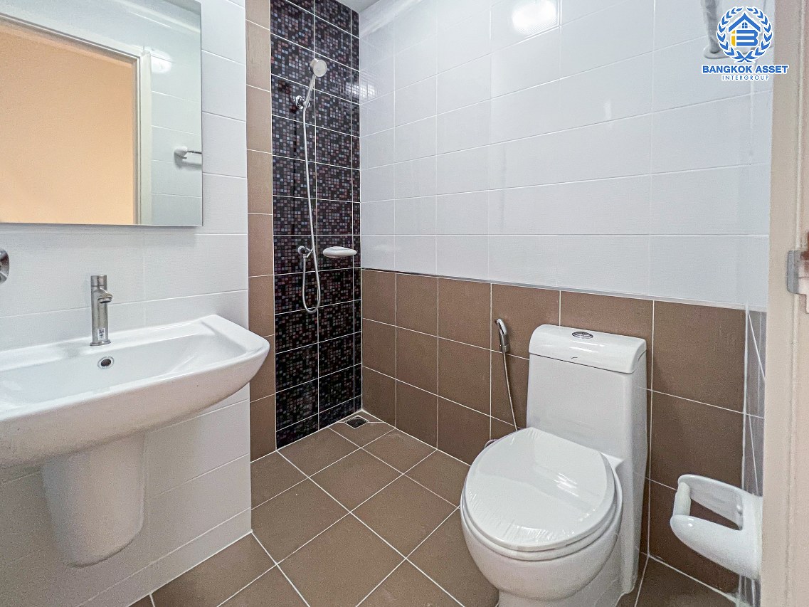 *****ทาวน์เฮ้าส์มือสองนนทบุรี โครงการ คาซ่าซิตี้ ราชพฤกษ์-พระราม5 เนื้อที่กว้าง 21.2 ตร.ว. ฟังก์ชัน 4 ห้องนอน 3 ห้องน้ำ 2 ที่จอดรถ หน้าบ้านไม่ชนใคร บนทำเลเดินทางสะดวก เชื่อมต่อถนนรัตนาธิเบศร์, ถนนกาญจนาภิเษก ใกล้รถไฟฟ้าสายสีม่วง "สถานีบางพลู" เพียง 10 นาทีเท่านั้น!