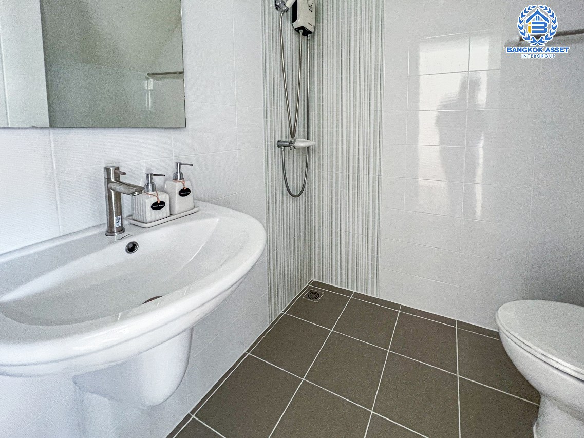 *****ทาวน์เฮ้าส์มือสองนนทบุรี โครงการ คาซ่าซิตี้ ราชพฤกษ์-พระราม5 เนื้อที่กว้าง 21.2 ตร.ว. ฟังก์ชัน 4 ห้องนอน 3 ห้องน้ำ 2 ที่จอดรถ หน้าบ้านไม่ชนใคร บนทำเลเดินทางสะดวก เชื่อมต่อถนนรัตนาธิเบศร์, ถนนกาญจนาภิเษก ใกล้รถไฟฟ้าสายสีม่วง "สถานีบางพลู" เพียง 10 นาทีเท่านั้น!