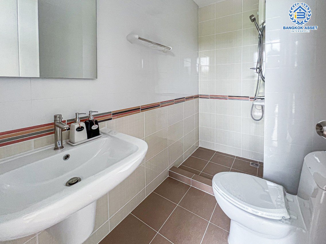 *****ทาวน์เฮ้าส์มือสองนนทบุรี โครงการ คาซ่าซิตี้ ราชพฤกษ์-พระราม5 เนื้อที่กว้าง 21.2 ตร.ว. ฟังก์ชัน 4 ห้องนอน 3 ห้องน้ำ 2 ที่จอดรถ หน้าบ้านไม่ชนใคร บนทำเลเดินทางสะดวก เชื่อมต่อถนนรัตนาธิเบศร์, ถนนกาญจนาภิเษก ใกล้รถไฟฟ้าสายสีม่วง "สถานีบางพลู" เพียง 10 นาทีเท่านั้น!