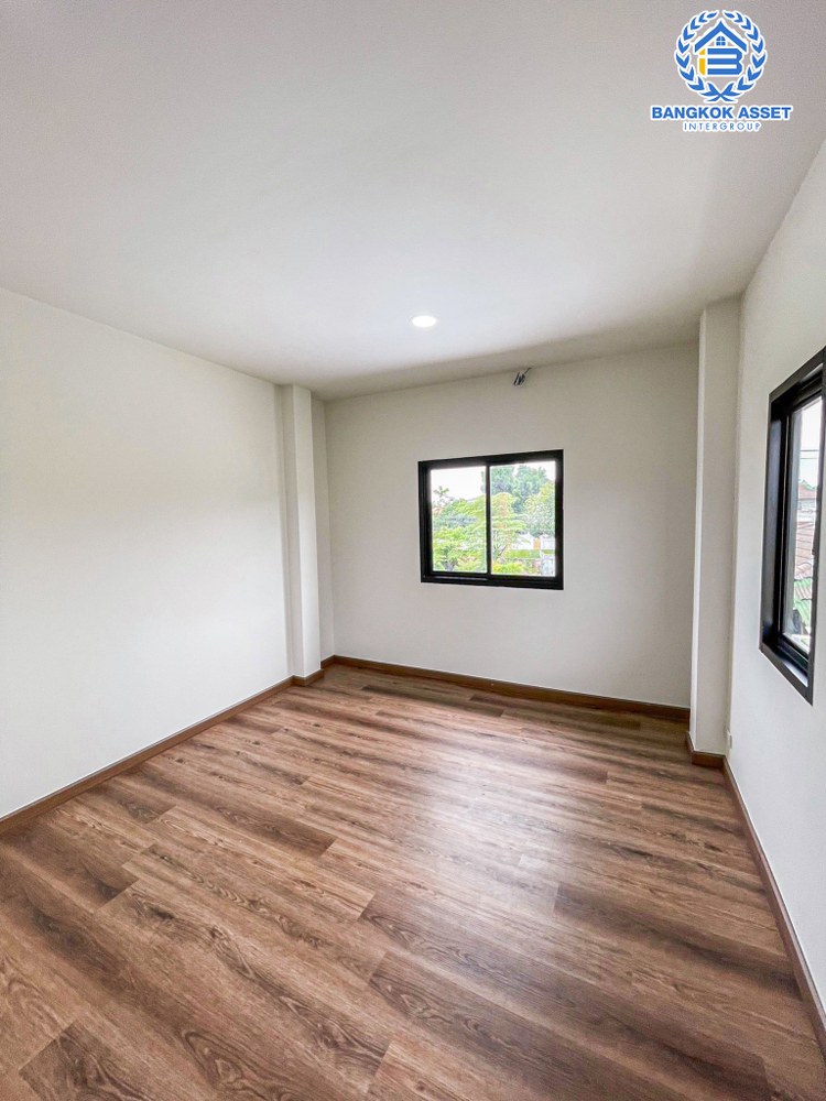 *****บ้านเดี่ยวมือสอง โครงการ กอบแก้ว1 กาญจนาภิเษก เนื้อที่ 63 ตร.ว. ฟังก์ชัน 3 ห้องนอน 3 ห้องน้ำ 3 ที่จอดรถ บ้านตกแต่งใหมาทั้งหลัง พร้อมเข้าอยู่ บนทำเลศักยภาพ เชื่อมต่อการเดินทางหลากหลาย ทั้งถนนกาญจนาภิเษก ถนนเพชรเกษม ถนนสิรินธร และจุดขึ้นทางด่วน "ฉิมพลี"