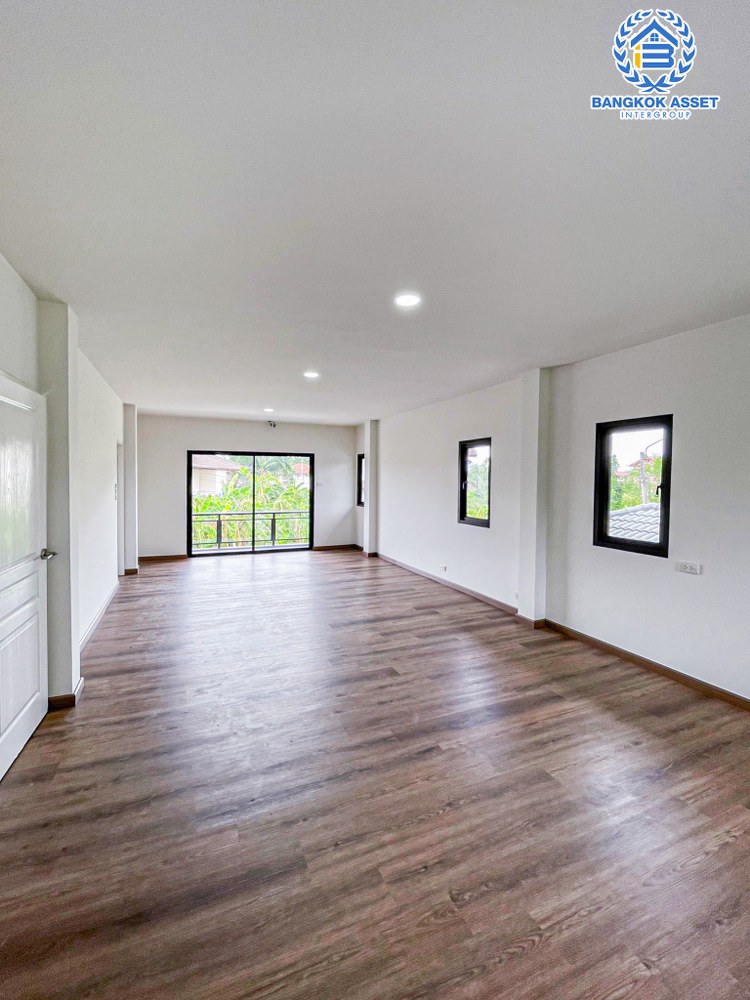 *****บ้านเดี่ยวมือสอง โครงการ กอบแก้ว1 กาญจนาภิเษก เนื้อที่ 63 ตร.ว. ฟังก์ชัน 3 ห้องนอน 3 ห้องน้ำ 3 ที่จอดรถ บ้านตกแต่งใหมาทั้งหลัง พร้อมเข้าอยู่ บนทำเลศักยภาพ เชื่อมต่อการเดินทางหลากหลาย ทั้งถนนกาญจนาภิเษก ถนนเพชรเกษม ถนนสิรินธร และจุดขึ้นทางด่วน "ฉิมพลี"