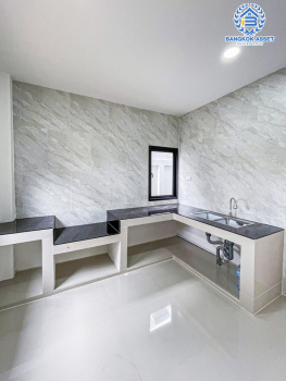 *****บ้านเดี่ยวมือสอง โครงการ กอบแก้ว1 กาญจนาภิเษก เนื้อที่ 63 ตร.ว. ฟังก์ชัน 3 ห้องนอน 3 ห้องน้ำ 3 ที่จอดรถ บ้านตกแต่งใหมาทั้งหลัง พร้อมเข้าอยู่ บนทำเลศักยภาพ เชื่อมต่อการเดินทางหลากหลาย ทั้งถนนกาญจนาภิเษก ถนนเพชรเกษม ถนนสิรินธร และจุดขึ้นทางด่วน "ฉิมพลี"