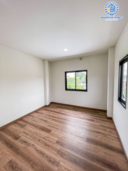 *****บ้านเดี่ยวมือสอง โครงการ กอบแก้ว1 กาญจนาภิเษก เนื้อที่ 63 ตร.ว. ฟังก์ชัน 3 ห้องนอน 3 ห้องน้ำ 3 ที่จอดรถ บ้านตกแต่งใหมาทั้งหลัง พร้อมเข้าอยู่ บนทำเลศักยภาพ เชื่อมต่อการเดินทางหลากหลาย ทั้งถนนกาญจนาภิเษก ถนนเพชรเกษม ถนนสิรินธร และจุดขึ้นทางด่วน "ฉิมพลี"