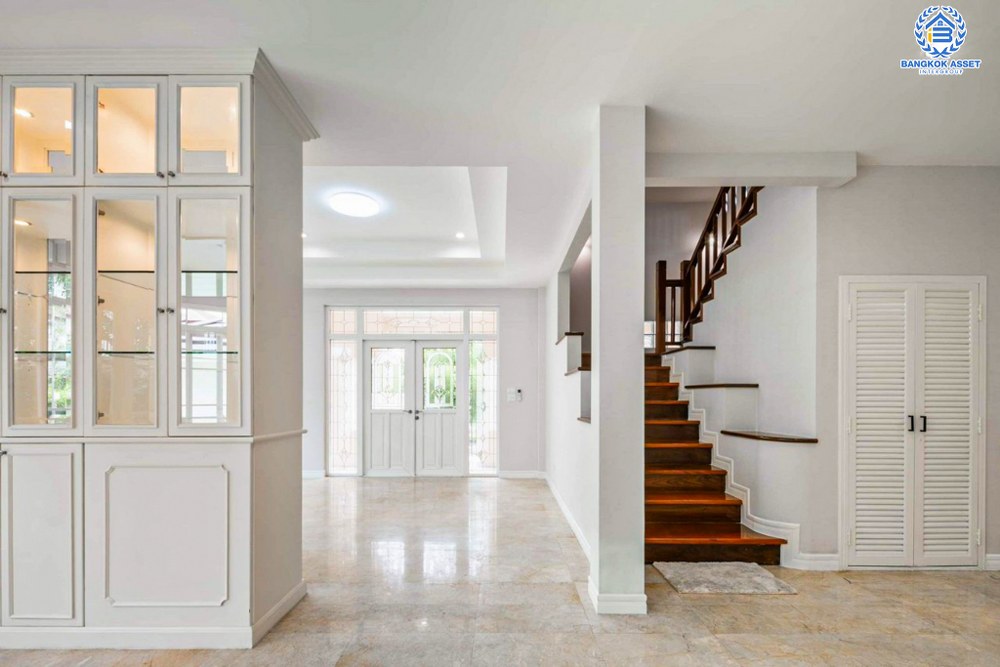 *****บ้านเดี่ยวมือสอง โครงการ ลดาวัลย์ พุทธมณฑลสาย2 เนื้อที่ 101 ตร.ว. ฟังก์ชัน 4 ห้องนอน 3 ห้องน้ำ 2 ที่จอดรถ บ้านสวยตกแต่งใหม่ทั้งหลัง พร้อมเข้าอยู่ บนทำเลเดินทางสะดวก เชื่อมต่อถนนเพชรเกษม ถนนพุทธมณฑลสาย2 ถนนสิรินธร ใกล้รถไฟฟ้าสายสีน้ำเงิน "สถานีหลักสอง"