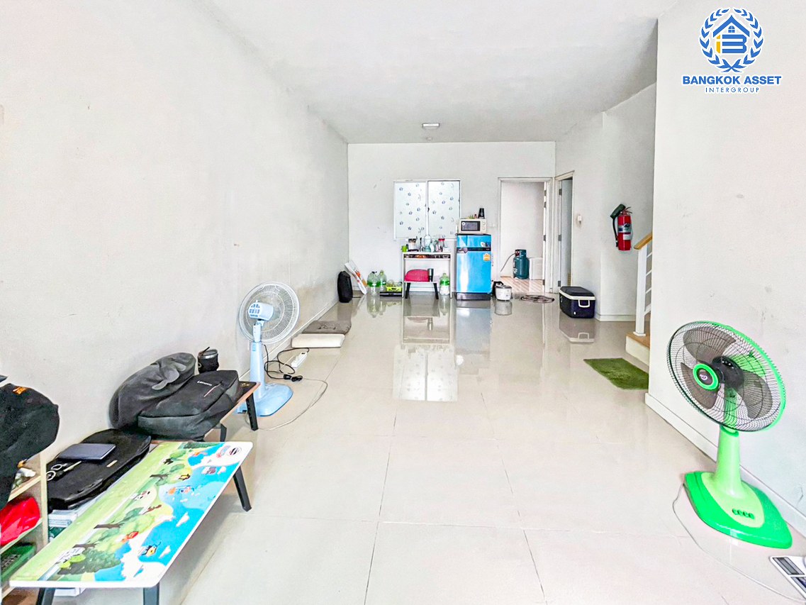 *****ทาวน์เฮ้าส์มือสองปทุมธานี โครงการ พฤกษา116 รังสิต-ธัญบุรี เนื้อที่ 17.4 ตร.ว. ฟังก์ชัน 3 ห้องนอน 2 ห้องน้ำ 1 ที่จอดรถ บ้านสภาพดี บนทำเลเข้าเมืองก็สะดวก หรือออกต่างจังหวัดก็ง่าย เชื่อมต่อถนนธัญบุรี, ถนนรังสิต-นครนายก ใกล้ ม.เทคโนโลยีราชมงคลธัญบุรี และจุดขึ้นมอเตอร์เวย์