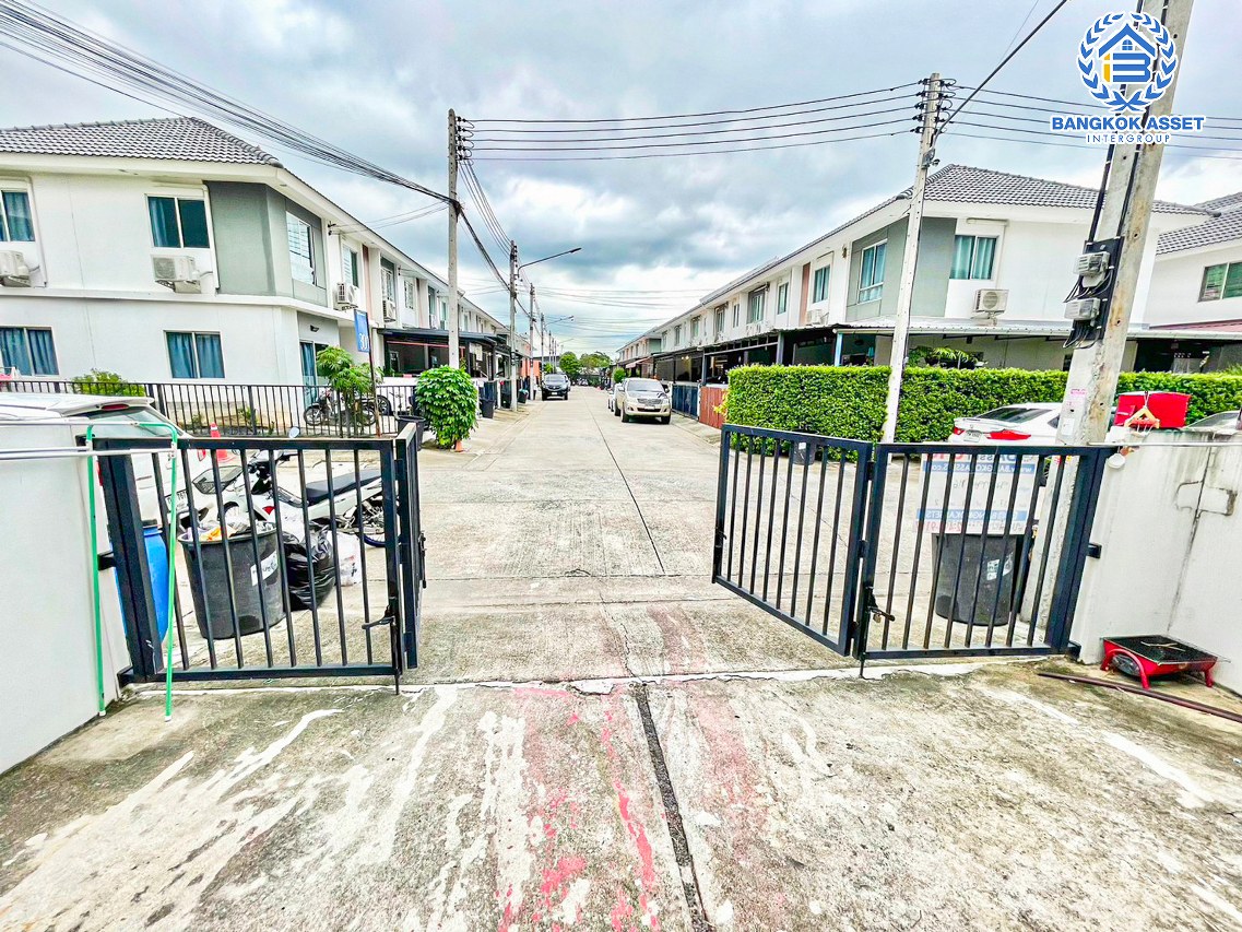 *****ทาวน์เฮ้าส์มือสองปทุมธานี โครงการ พฤกษา116 รังสิต-ธัญบุรี เนื้อที่ 17.4 ตร.ว. ฟังก์ชัน 3 ห้องนอน 2 ห้องน้ำ 1 ที่จอดรถ บ้านสภาพดี บนทำเลเข้าเมืองก็สะดวก หรือออกต่างจังหวัดก็ง่าย เชื่อมต่อถนนธัญบุรี, ถนนรังสิต-นครนายก ใกล้ ม.เทคโนโลยีราชมงคลธัญบุรี และจุดขึ้นมอเตอร์เวย์