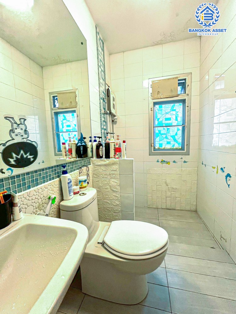 *****บ้านเดี่ยวมือสอง โครงการ ไลฟ์บางกอกบูเลอวาร์ด พิบูลสงคราม หลังมุม เนื้อที่ 61.30 ตร.ว. ฟังก์ชัน 2 ห้องนอน 3 ห้องน้ำ 2 ที่จอดรถ บ้านสภาพดี พื้นที่ใช้สอยกว้างขวาง บนทำเลแห่งการเดินทาง เชื่อมต่อถนนนครอินทร์ ถนนวงศ์สว่าง ใกล้รถไฟฟ้าสายสีม่วง "สถานีเเยกติวานนท์" และจุดขึ้นทางพิเศษประจิมรัถยา