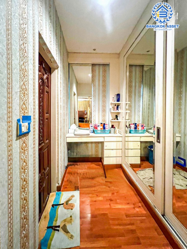 *****บ้านเดี่ยวมือสอง โครงการ ไลฟ์บางกอกบูเลอวาร์ด พิบูลสงคราม หลังมุม เนื้อที่ 61.30 ตร.ว. ฟังก์ชัน 2 ห้องนอน 3 ห้องน้ำ 2 ที่จอดรถ บ้านสภาพดี พื้นที่ใช้สอยกว้างขวาง บนทำเลแห่งการเดินทาง เชื่อมต่อถนนนครอินทร์ ถนนวงศ์สว่าง ใกล้รถไฟฟ้าสายสีม่วง "สถานีเเยกติวานนท์" และจุดขึ้นทางพิเศษประจิมรัถยา