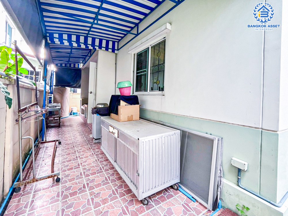 *****บ้านแฝดมือสอง โครงการ พฤกษาวิลเลจ28 กาญจนาภิเษก เนื้อที่ 35.70 ตร.ว. ฟังก์ชัน 3 ห้องนอน 2 ห้องน้ำ 1 ที่จอดรถ ภายในสภาพดี พื้นที่รอบบ้านกว้างขวาง พร้อมเข้าอยู่ บนทำเลเดินทางสะดวก เชื่อมต่อถนนกาญจนาภิเษก ถนนรัตนาธิเบศร์ ใกล้รถไฟฟ้าสายสีม่วง "สถานีตลาดบางใหญ่" และจุดขึ้นทางด่วน "ศรีรัช"