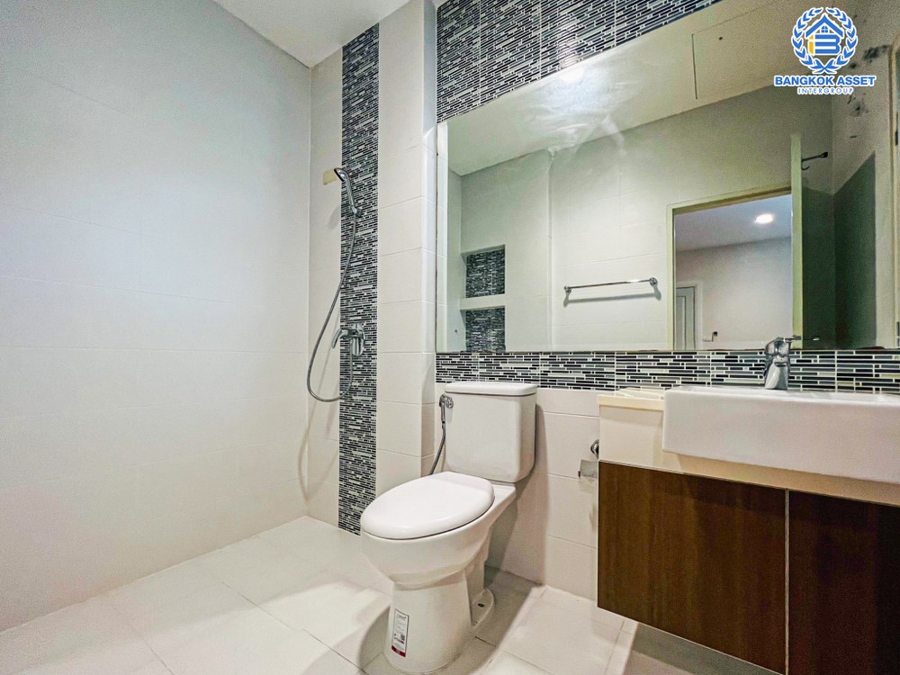 *****บ้านเดี่ยวมือสอง โครงการ บางกอก บูเลอวาร์ด พระราม5-2 หลังมุม เนื้อที่ 55.20 ตร.ว. ฟังก์ชัน 3 ห้องนอน 4 ห้องน้ำ 2 ที่จอดรถ บ้านตกเเต่งใหม่ พร้อม built-in ทั้งหลัง บนทำเลเดินทางสะดวก เชื่อมต่อถนนราชพฤกษ์ ถนนนครอินทร์ ถนนบรมราชชนนี ใกล้รถไฟฟ้าสายสีม่วง "สถานีแยกติวานนท์" จุดขึ้นทางด่วน "งามวงศ์วาน"