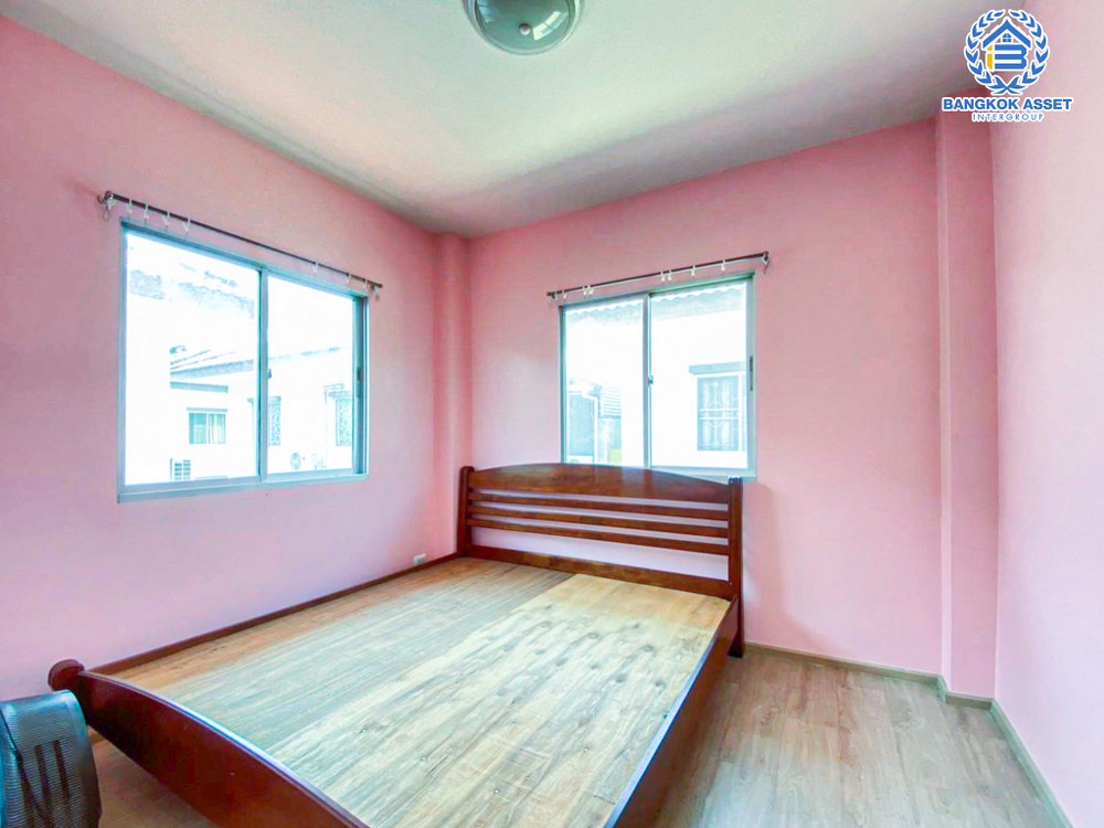 *****ทาวน์เฮ้าส์มือสอง โครงการ เอโทล บาหลีบีช มอเตอร์เวย์-ลาดกระบัง เนื้อที่ 35.20 ตร.ว. ฟังก์ชัน 3 ห้องนอน 2 ห้องน้ำ 2 ที่จอดรถ ภายในสภาพดีเยี่ยม พร้อมเข้าอยู่ บนทำเลเดินทางสะดวก เชื่อมต่อถนนอ่อนนุช-ลาดกระบัง ถนนร่มเกล้า ใกล้ซีคอนสเเควร์ เมกาบางนา และจุดขึ้นมอเตอร์เวย์ลาดกระบัง