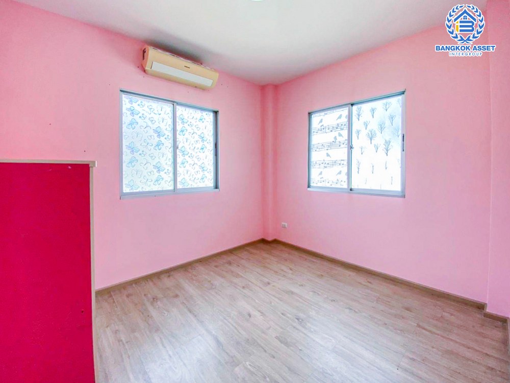 *****ทาวน์เฮ้าส์มือสอง โครงการ เอโทล บาหลีบีช มอเตอร์เวย์-ลาดกระบัง เนื้อที่ 35.20 ตร.ว. ฟังก์ชัน 3 ห้องนอน 2 ห้องน้ำ 2 ที่จอดรถ ภายในสภาพดีเยี่ยม พร้อมเข้าอยู่ บนทำเลเดินทางสะดวก เชื่อมต่อถนนอ่อนนุช-ลาดกระบัง ถนนร่มเกล้า ใกล้ซีคอนสเเควร์ เมกาบางนา และจุดขึ้นมอเตอร์เวย์ลาดกระบัง