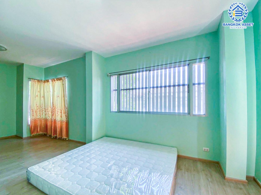 *****ทาวน์เฮ้าส์มือสอง โครงการ เอโทล บาหลีบีช มอเตอร์เวย์-ลาดกระบัง เนื้อที่ 35.20 ตร.ว. ฟังก์ชัน 3 ห้องนอน 2 ห้องน้ำ 2 ที่จอดรถ ภายในสภาพดีเยี่ยม พร้อมเข้าอยู่ บนทำเลเดินทางสะดวก เชื่อมต่อถนนอ่อนนุช-ลาดกระบัง ถนนร่มเกล้า ใกล้ซีคอนสเเควร์ เมกาบางนา และจุดขึ้นมอเตอร์เวย์ลาดกระบัง